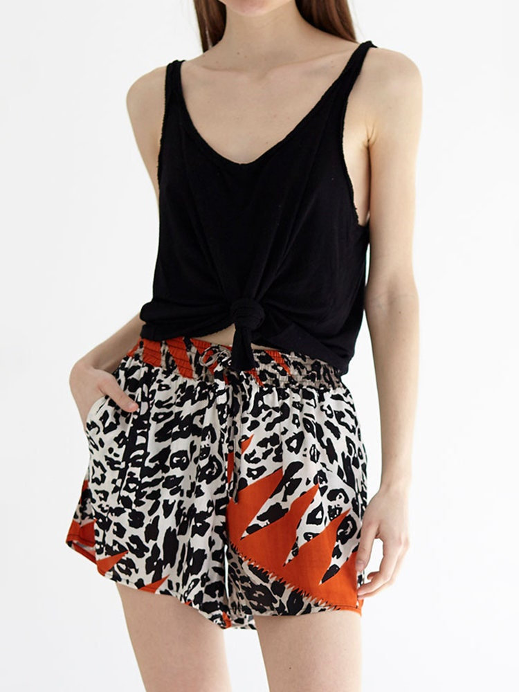 Women’s Wild Safari Print Orange Colorblock Vacation Shorts - view 3