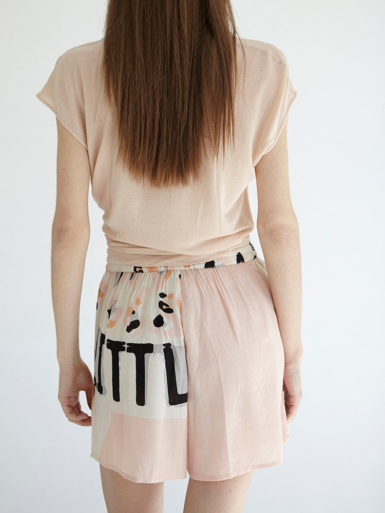 Women’s Abstract Stripe Typography Print Peach Colorblock Vacation Shorts - view 4