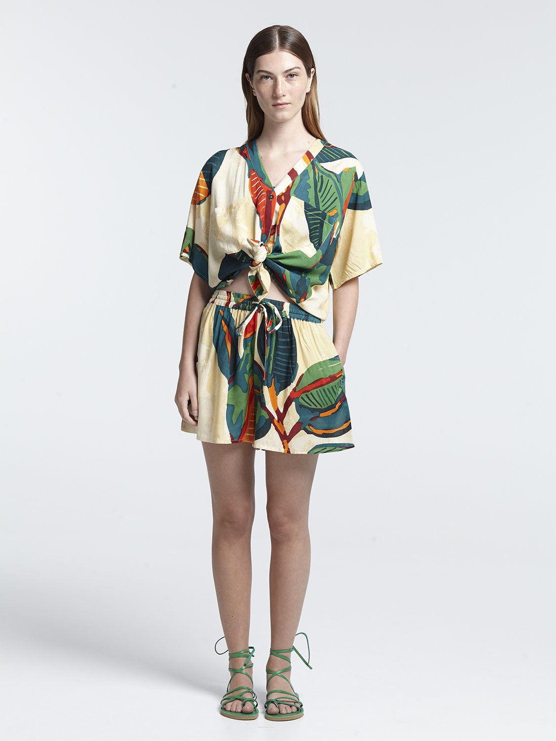 Women’s Tropical Leaf Print High Rise Vacation Shorts - view 3