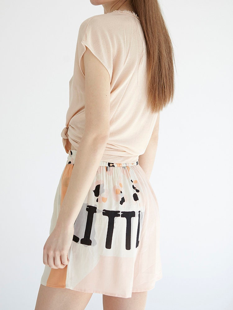 Women’s Abstract Stripe Typography Print Peach Colorblock Vacation Shorts - view 3